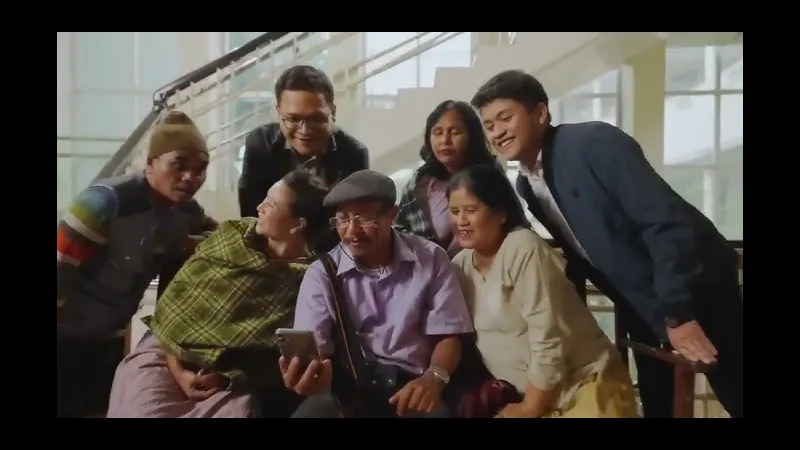 Cầu thủ Meghalaya đang đối đầu với cầu thủ Services trên sân cỏ