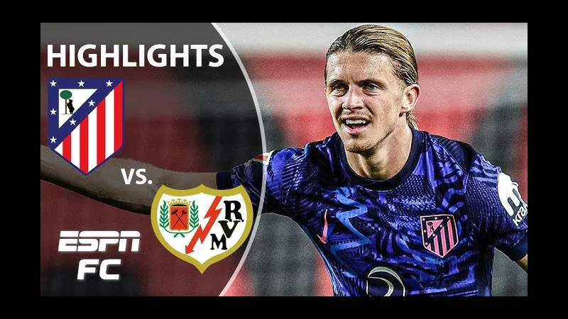 Cầu thủ Rayo Vallecano và Atletico Madrid tranh chấp bóng trên sân. Cầu thủ Rayo Vallecano và Atletico Madrid tranh chấp bóng trên sân.