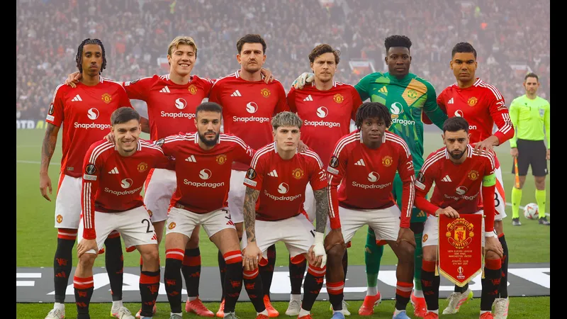 Cầu thủ MU nỗ lực chống lại sự áp đảo của West Ham Cầu thủ MU nỗ lực chống lại sự áp đảo của West Ham