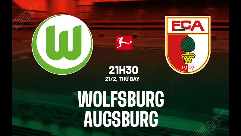 Cầu thủ của Wolfsburg và Augsburg tranh chấp trên sân Cầu thủ của Wolfsburg và Augsburg tranh chấp trên sân